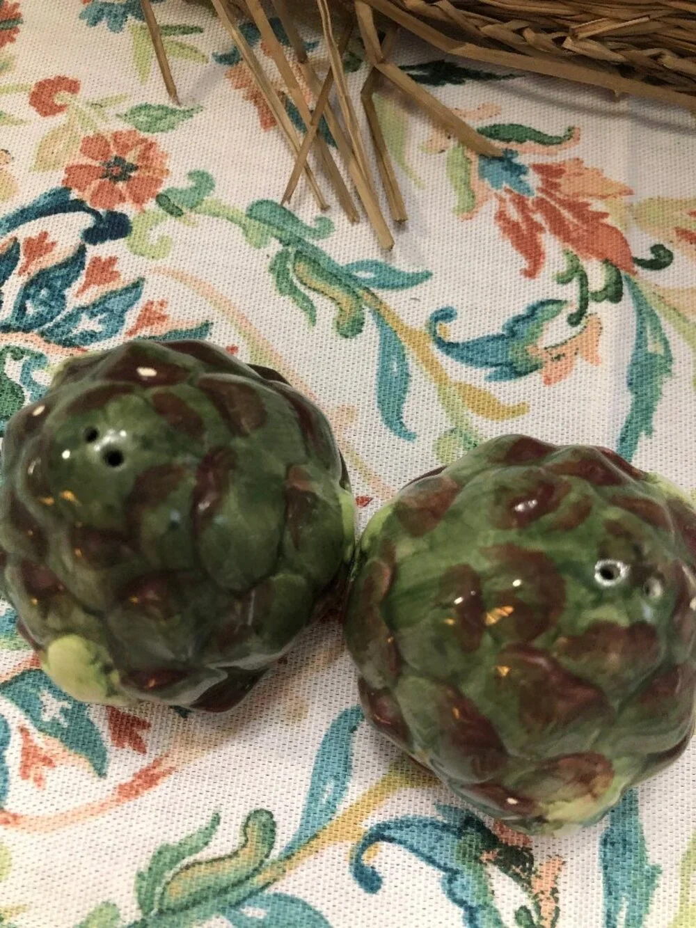 WBI Artichoke Salt & Pepper Shakers